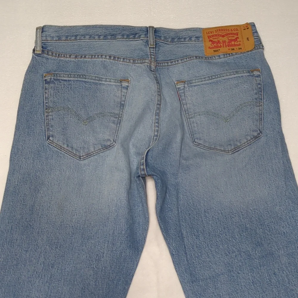 Levi's 501‎ Classic Straight Leg Light Blue Distressed Mens Jeans Size 36